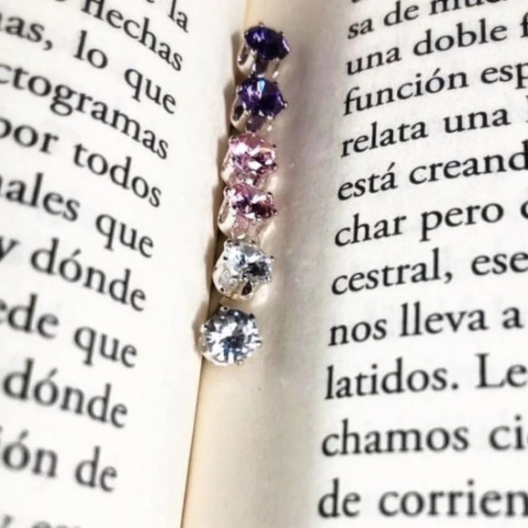 Tiny tiny solitaire diamond style stud earrings purple pink clear - Picture 1 of 1